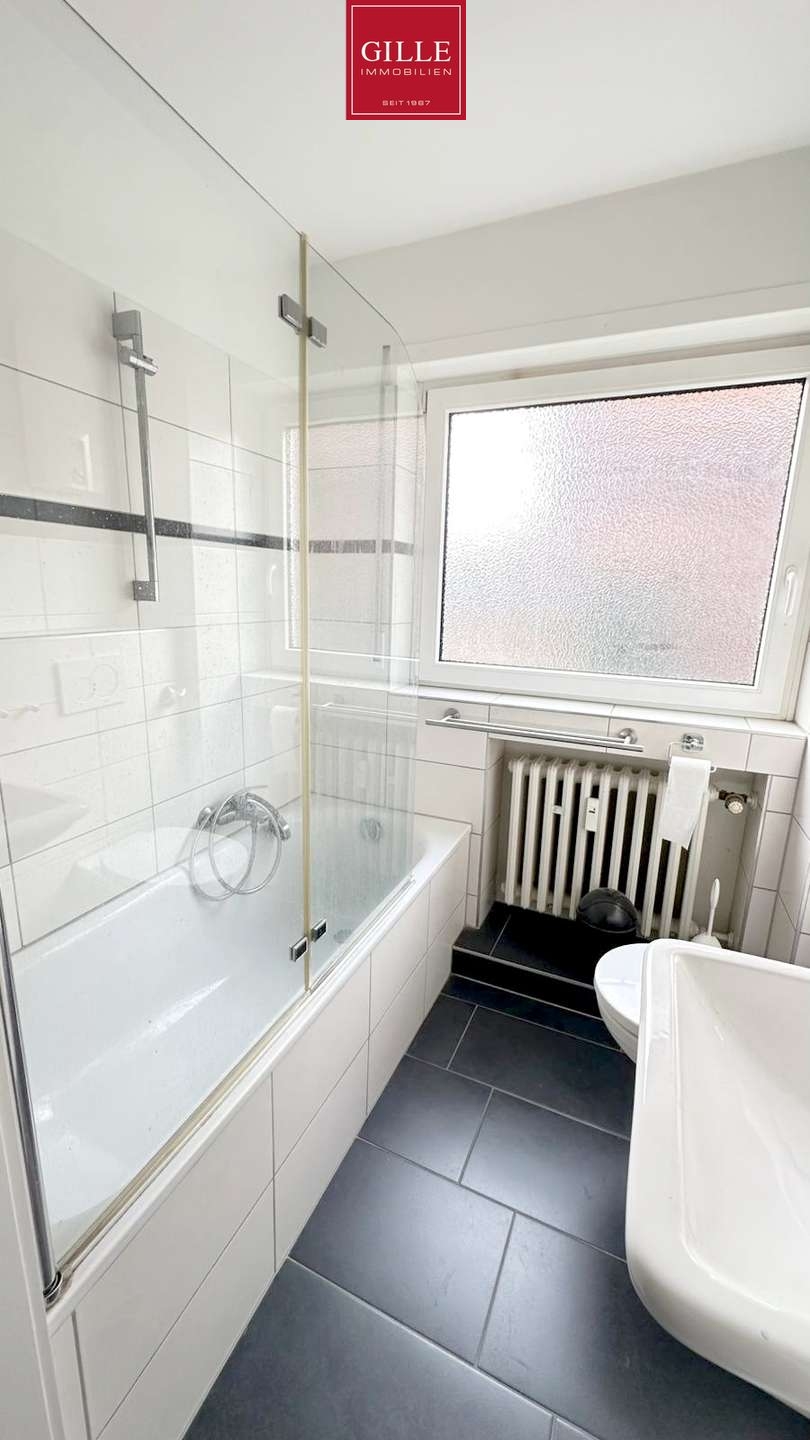 Ansicht 9 von: WOHNEN AM SCHMÖLDERPARK: Renovierte 2-Zim.-Whg. mit Tageslichtbad, schönem Wohnraum u. Balkon